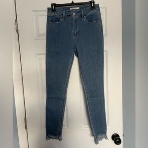 Levi’s 721 High Rise Skinny Jeans - Like new